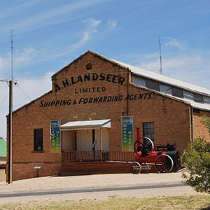 kodari-houseboat-hire-riverland-morgan-museum