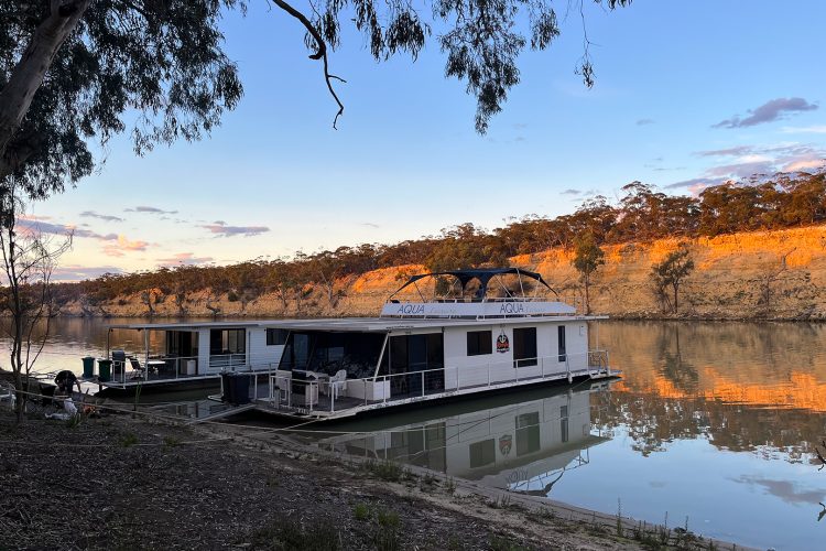 murray-river-houseboat-accommodation-travel-kodari-houseboats-morgan-sa_005