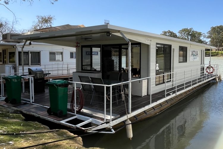 kodari-houseboats-aqua-squirt-morgan-river-murray-travel-holiday-south-australia